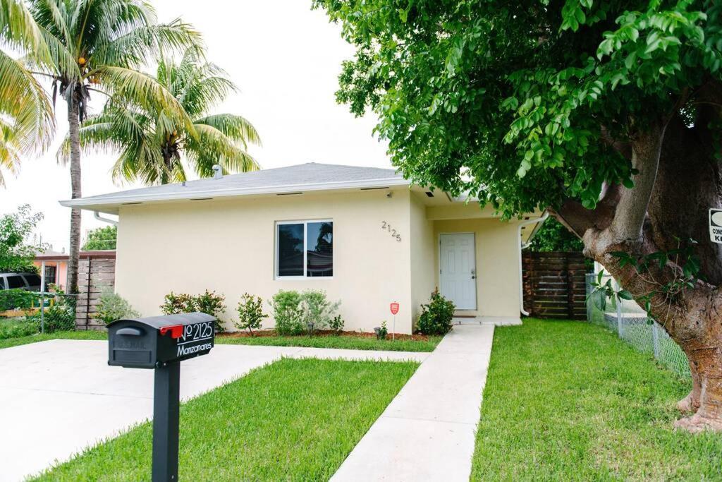 New House On The Block Near Miami Airport. Villa Eksteriør billede