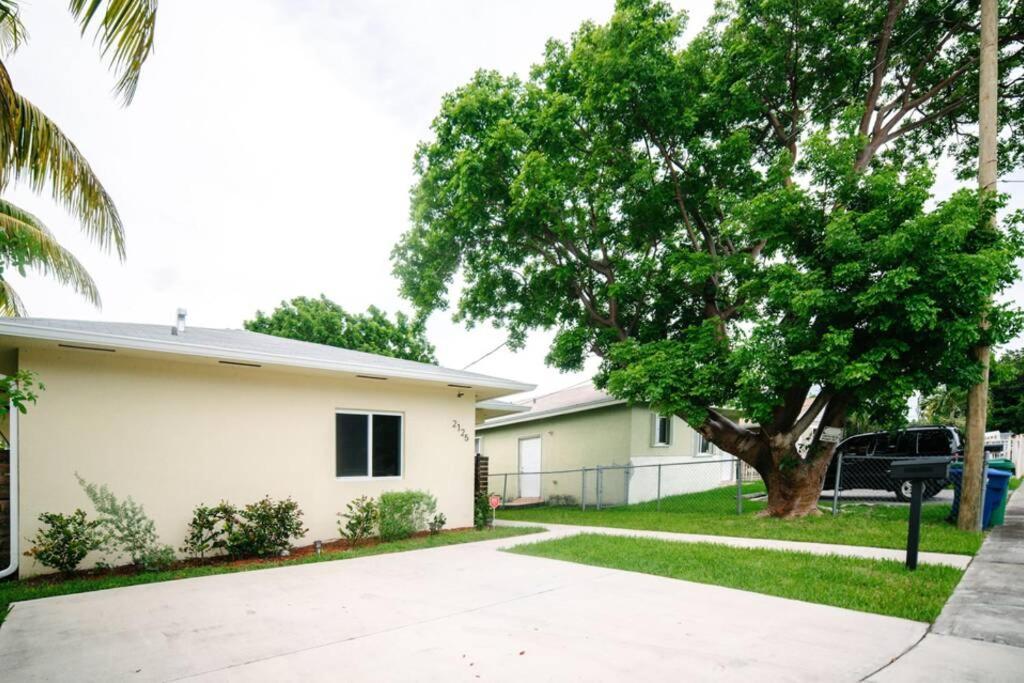New House On The Block Near Miami Airport. Villa Eksteriør billede