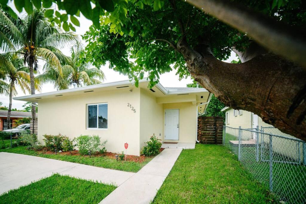 New House On The Block Near Miami Airport. Villa Eksteriør billede